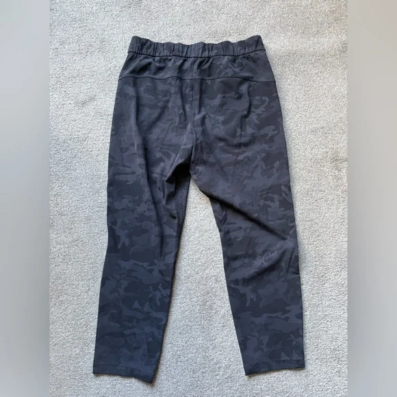 Lululemon on the fly 7/8 Pant | Size 8 - Picture 2 of 5